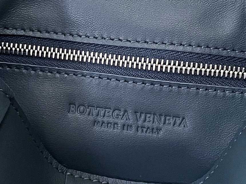 보테가 카세트백 | 23 x 15 x 6cm