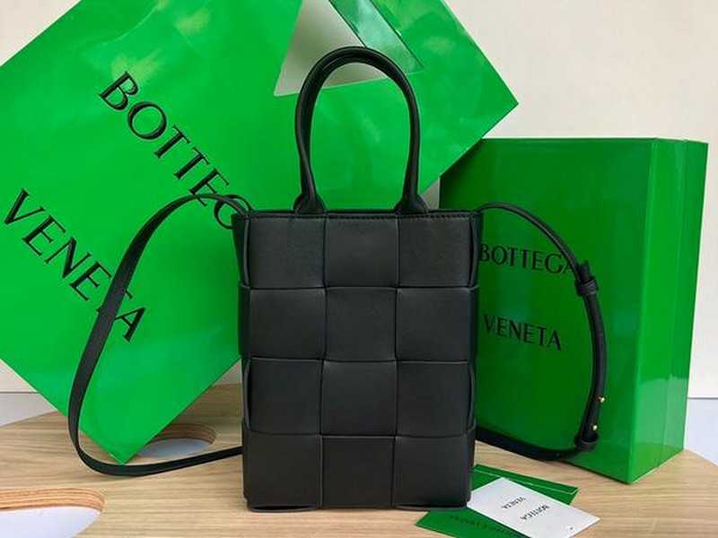 보테가 인트레치아토 미니 카세트 토트백 | 22 x 16.5 x 5.5cm