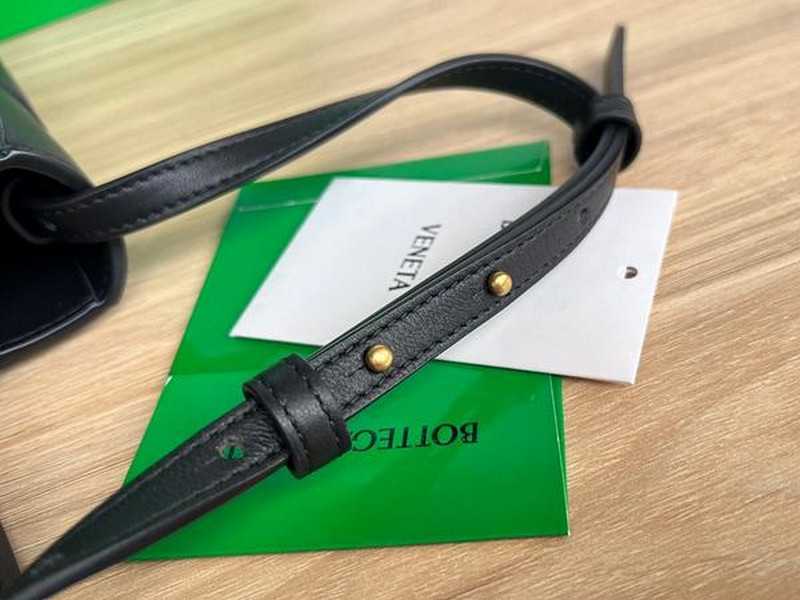 보테가 인트레치아토 미니 카세트 토트백 | 22 x 16.5 x 5.5cm