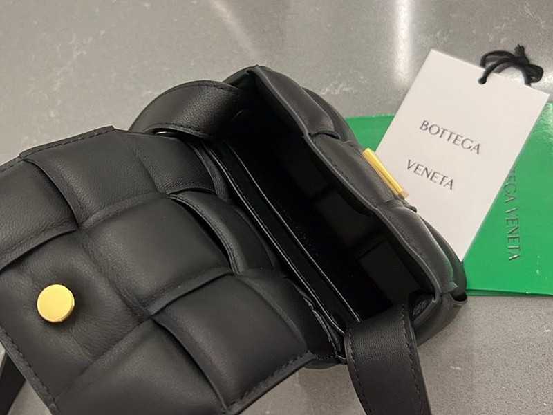 보테가 캔디 패딩 미니 카세트백 | 12 x 8 x 4cm