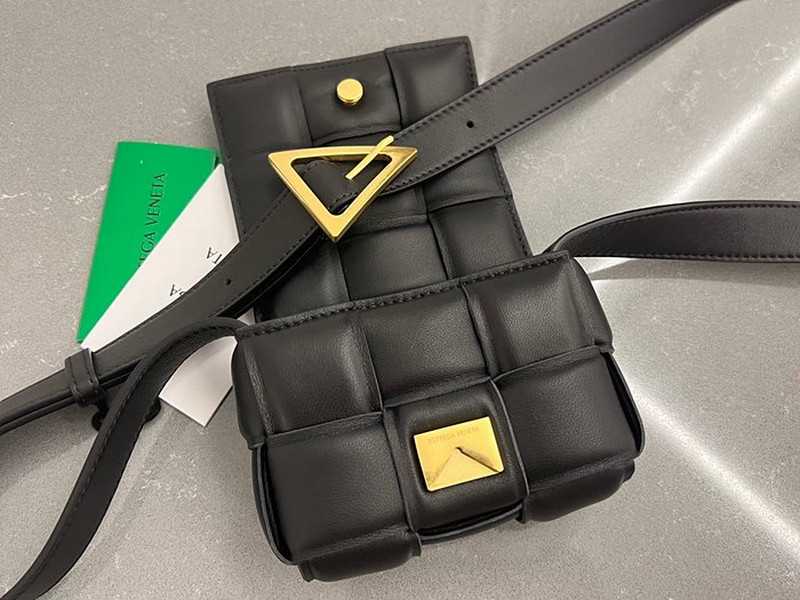 보테가 캔디 패딩 미니 카세트백 | 12 x 8 x 4cm