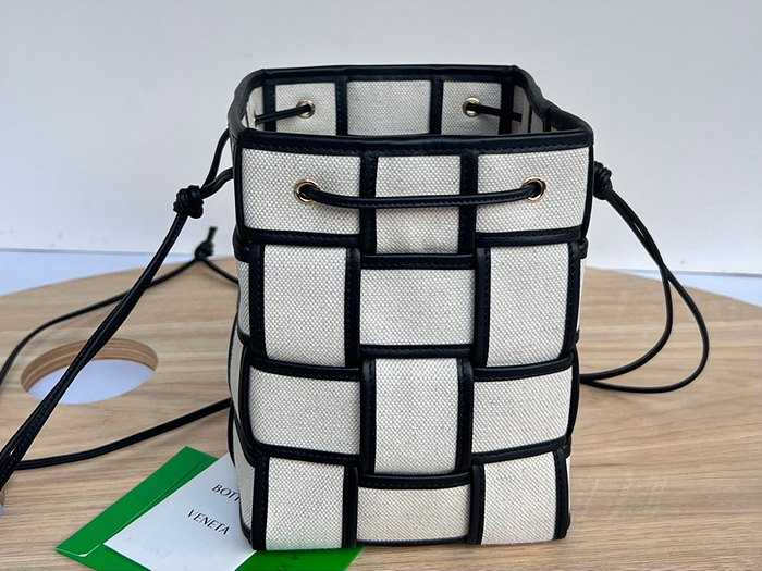 보테가 캔버스 카세트버킷백 714608 | 14 x 18 x 14cm
