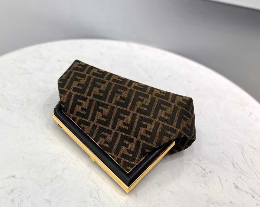 펜디 패브릭 퍼스트백 스몰 | 26 X 18 X 9.5cm
