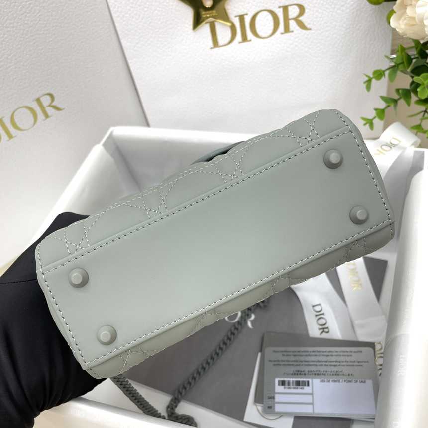 Dior 디올 까나쥬 레이디 백 미니 | 17 x 15 x 7 cm