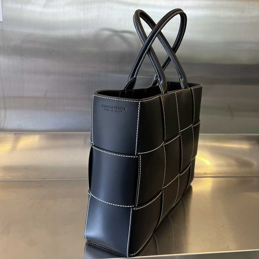 보테가 베네타 아르코 토트백 블랙 미디움 | 37 x 27 x 9cm