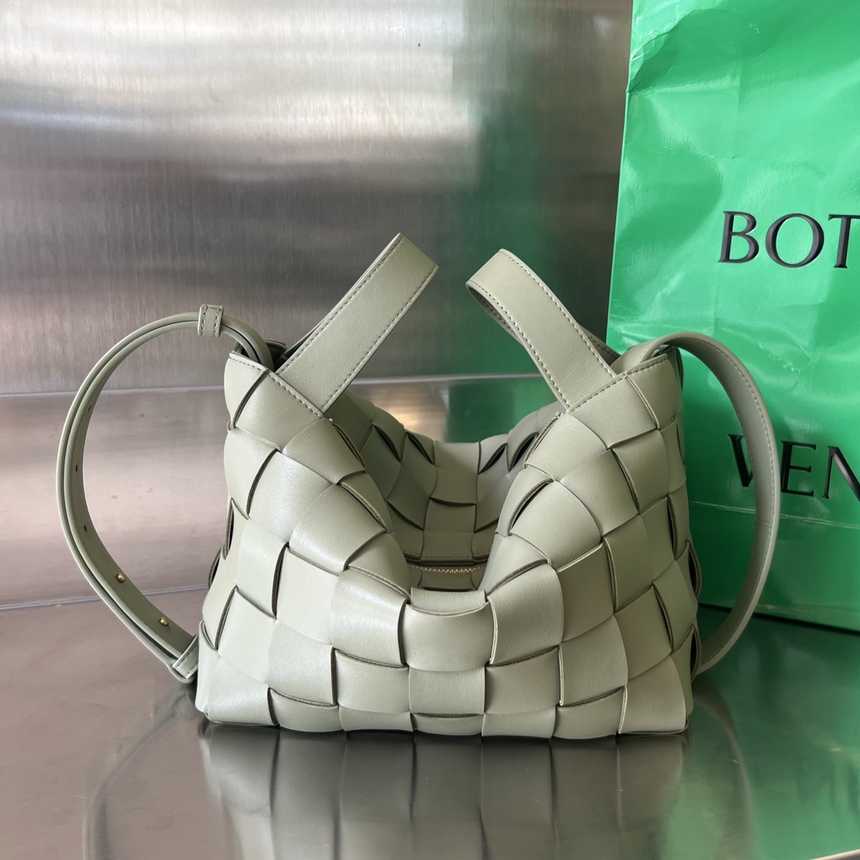 보테가베네타 볼링 카세트 토트백 755132 | 22 x 16 x 13cm