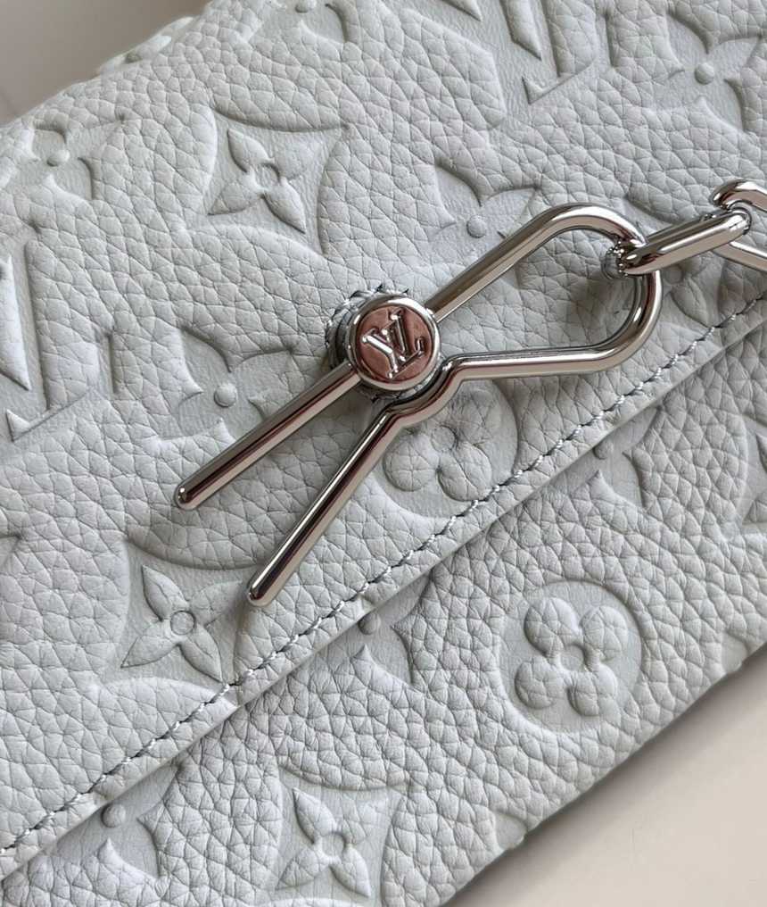 루이비통 스티머 웨어러블 모노그림 윌릿 M82571 | 18 x 11 x 6.5cm