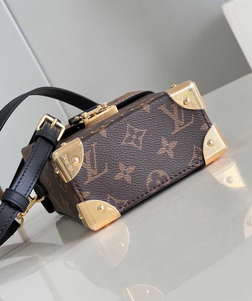 루이비통 카메라 박스백 M82465 | 12.5 x 17.6 x 6cm