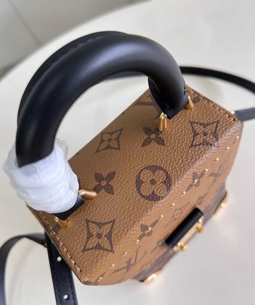 루이비통 카메라 박스백 M82465 | 12.5 x 17.6 x 6cm