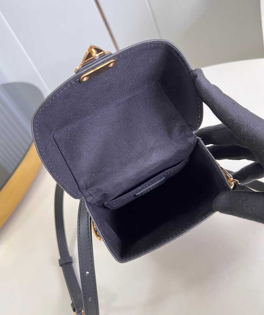 루이비통 카메라 박스백 M82465 | 12.5 x 17.6 x 6cm