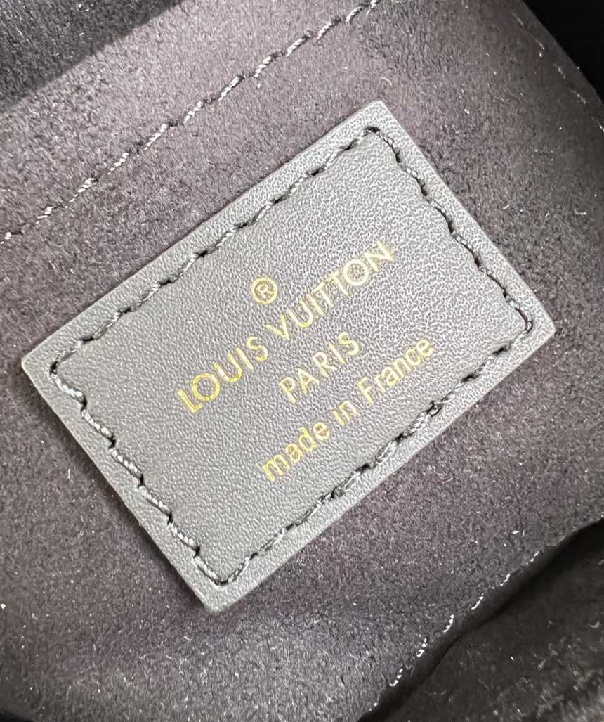 루이비통 카메라 박스백 M82465 | 12.5 x 17.6 x 6cm