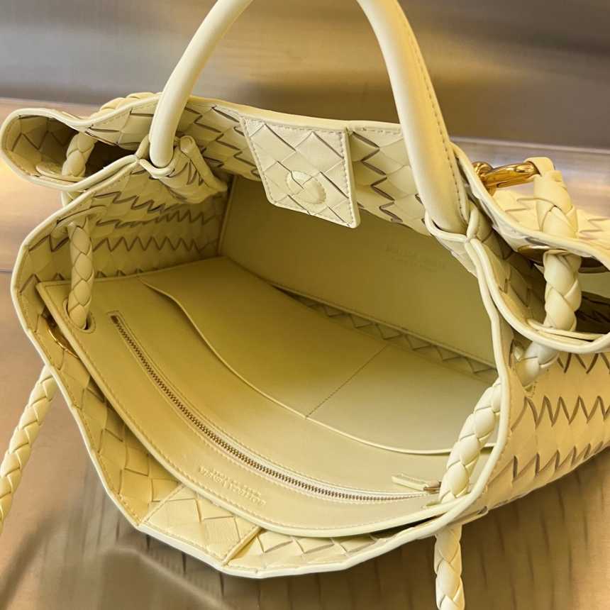보테가 베네타 미디엄 안디아모 토트백 743572 | 32.5 x 24 x 12cm