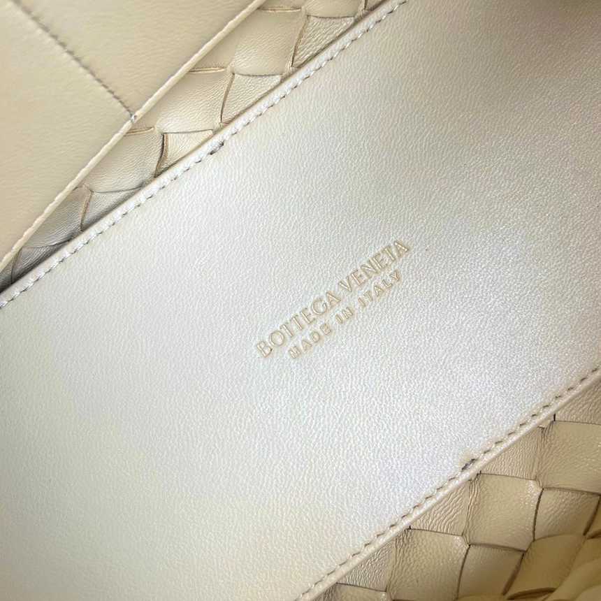 보테가 베네타 미디엄 안디아모 토트백 743572 | 32.5 x 24 x 12cm