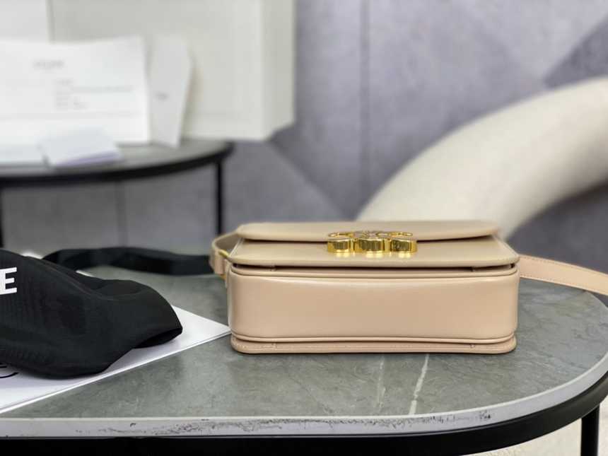 셀린느 트리오페 샤이니 카프스킨 숄더백 스몰 | 18.5 x 14 x 6cm