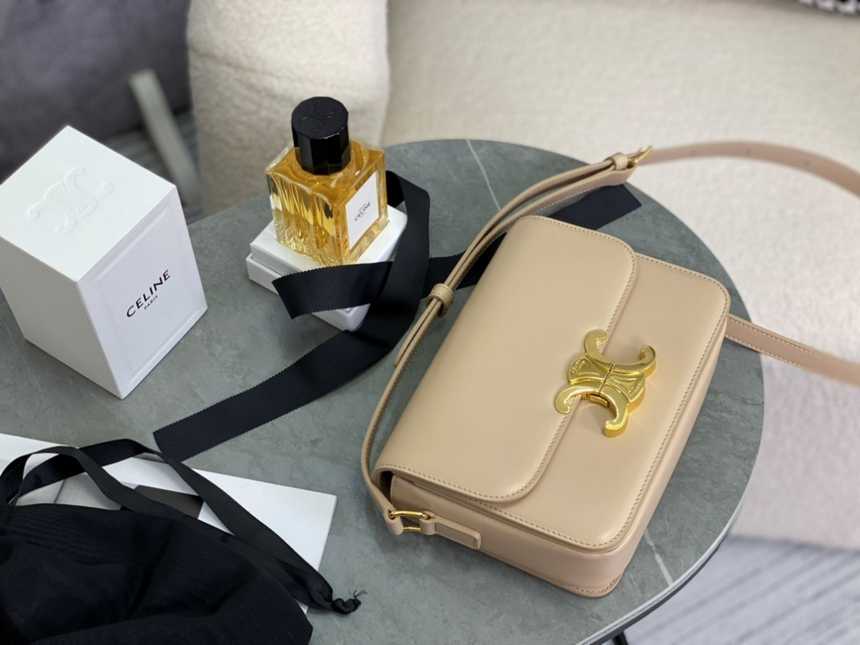 셀린느 트리오페 샤이니 카프스킨 숄더백 스몰 | 18.5 x 14 x 6cm