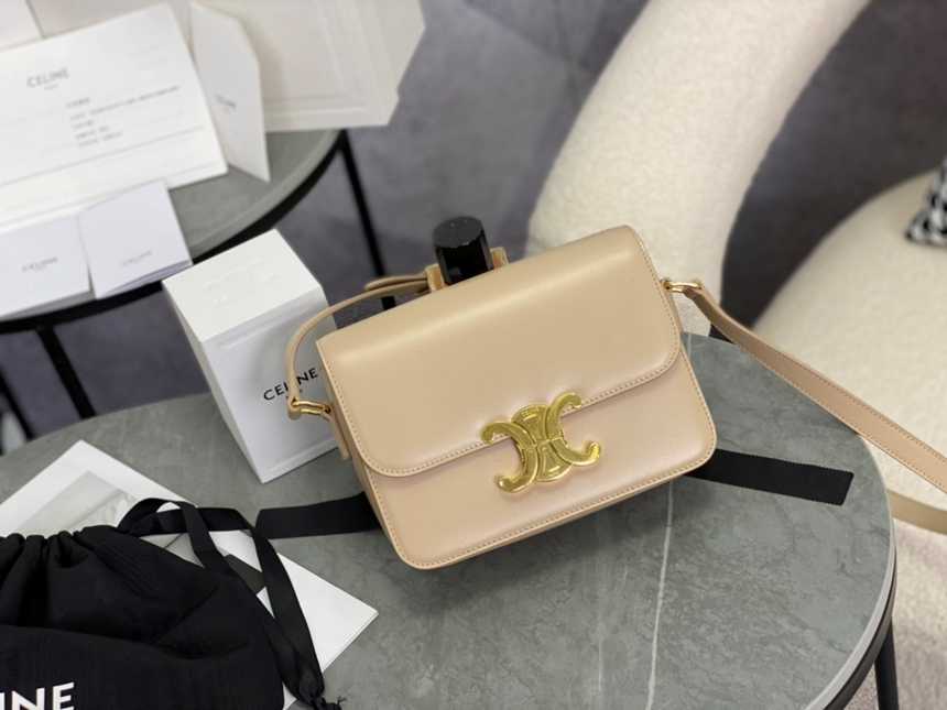 셀린느 트리오페 샤이니 카프스킨 숄더백 스몰 | 18.5 x 14 x 6cm