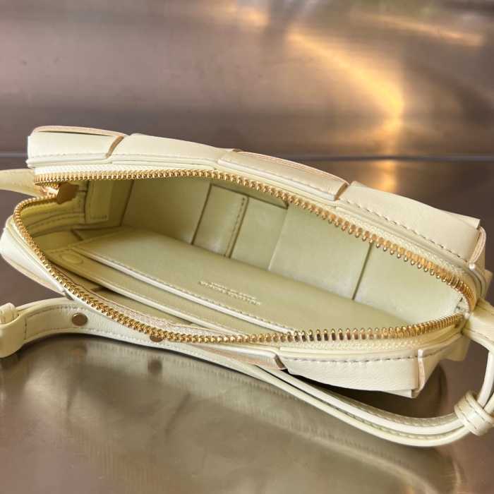 보테가베네타 카세트 숄더백 크로스백 755031 | 18 x 9 x 3.5cm