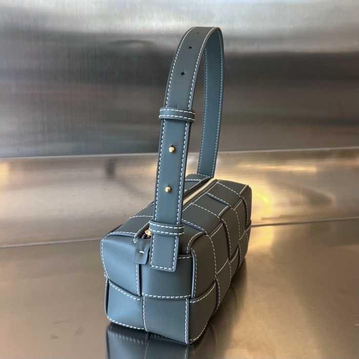 보테가베네타 스티치 브릭 카세트 숄더백 72951 | 24 x 9.5 x 9.5cm