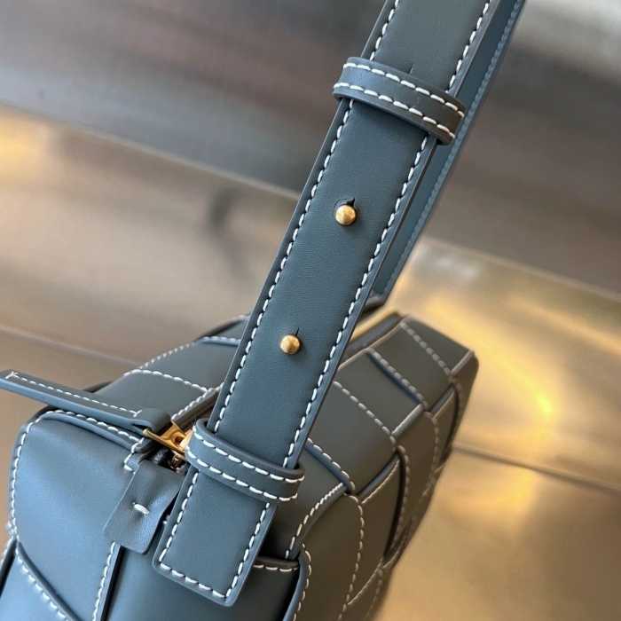 보테가베네타 스티치 브릭 카세트 숄더백 72951 | 24 x 9.5 x 9.5cm