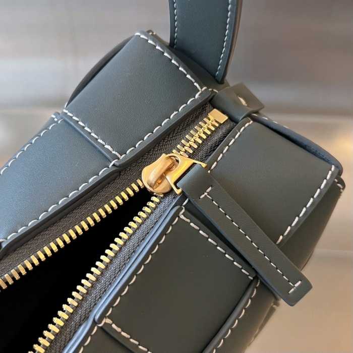 보테가베네타 스티치 브릭 카세트 숄더백 72951 | 24 x 9.5 x 9.5cm