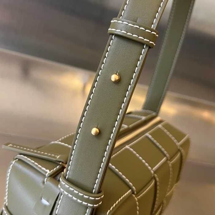 보테가베네타 스티치 브릭 카세트 숄더백 72951 | 24 x 9.5 x 9.5cm