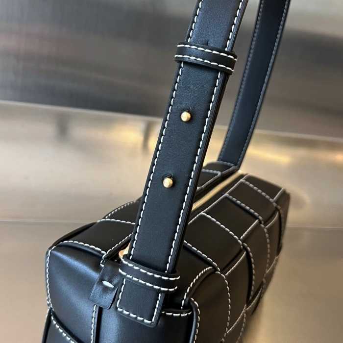 보테가베네타 스티치 브릭 카세트 숄더백 72951 | 24 x 9.5 x 9.5cm