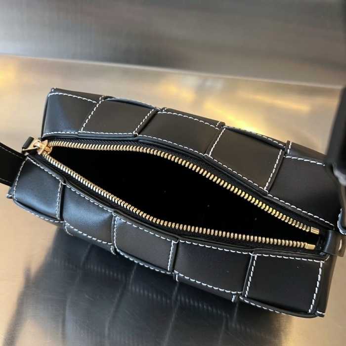 보테가베네타 스티치 브릭 카세트 숄더백 72951 | 24 x 9.5 x 9.5cm