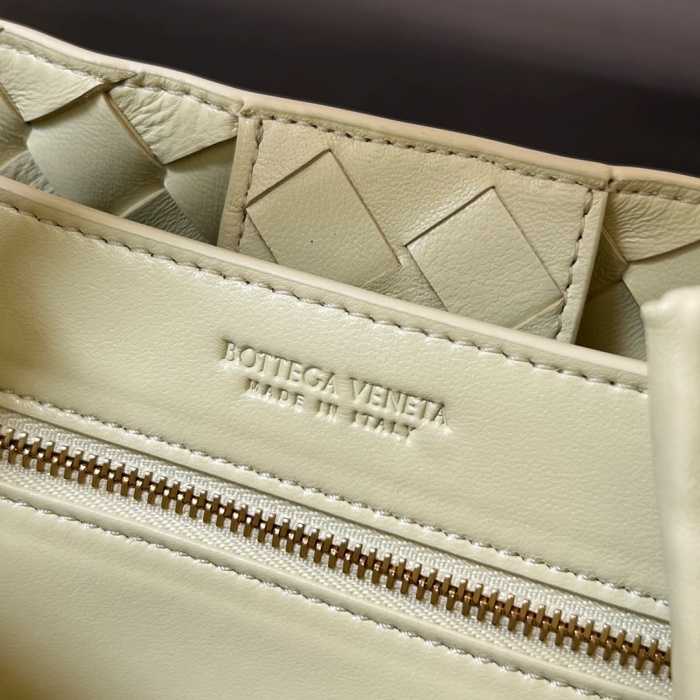 보테가베네타 안디아모 핸드백 스몰 743568 | 25 x 22 x 10.5cm