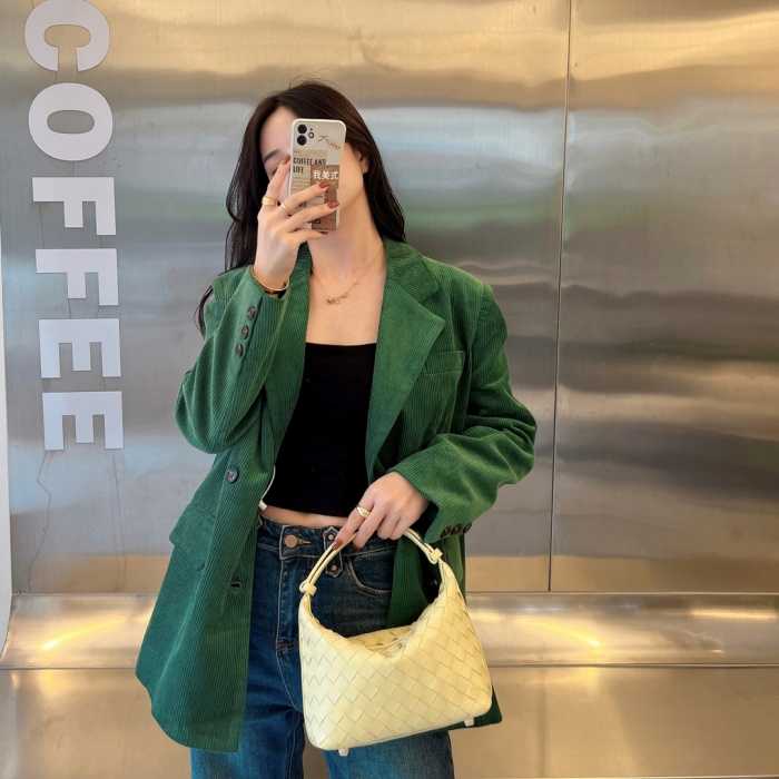 보테가 베테타 미리 윌리스 숄더백 754443 | 22 x 13 x 9.5cm