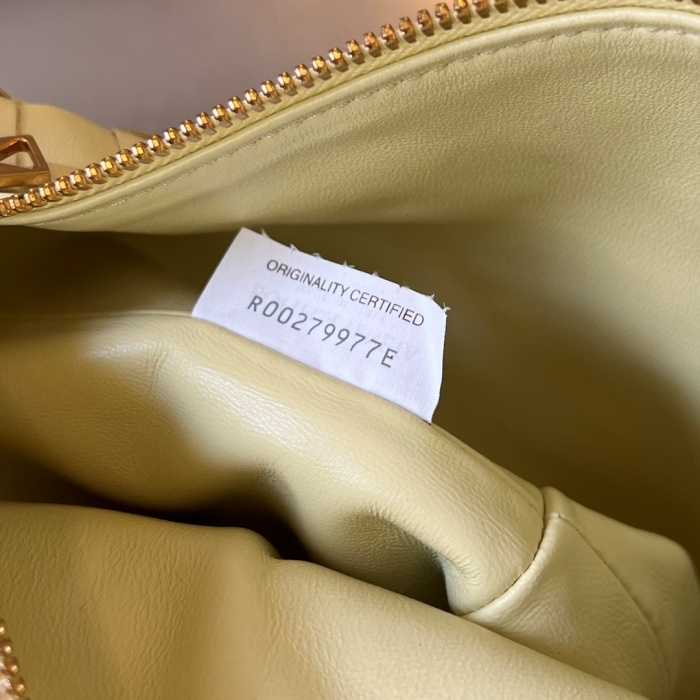 보테가 베테타 미리 윌리스 숄더백 754443 | 22 x 13 x 9.5cm