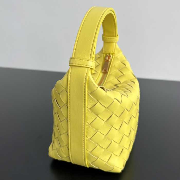 보테가 캔디 윌리스 숄더백 776781 | 17 x 13.5 x 5.3cm