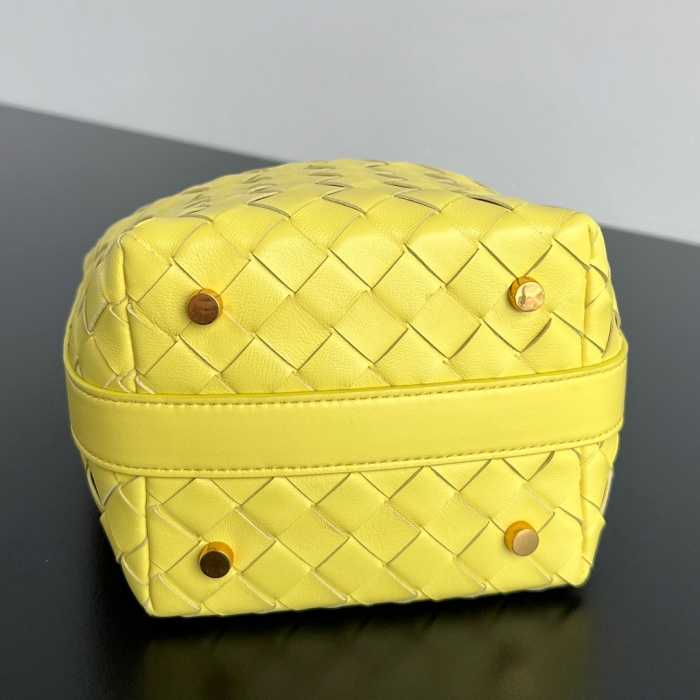 보테가 캔디 윌리스 숄더백 776781 | 17 x 13.5 x 5.3cm