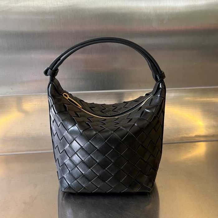 보테가 캔디 윌리스 숄더백 776781 | 17 x 13.5 x 5.3cm