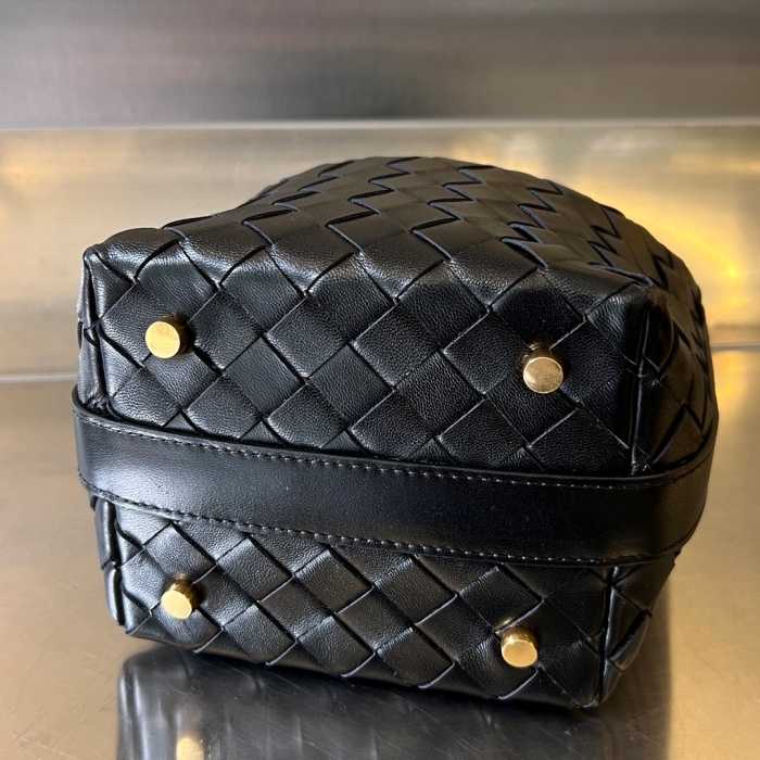 보테가 캔디 윌리스 숄더백 776781 | 17 x 13.5 x 5.3cm
