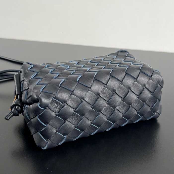 보테가 미니루프 카메라백 723547 | 17 x 10 x 6cm