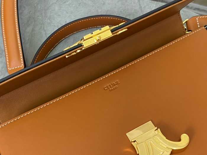 셀린 트리오페 박스백 199993 | 22 x 13.5 x 6cm