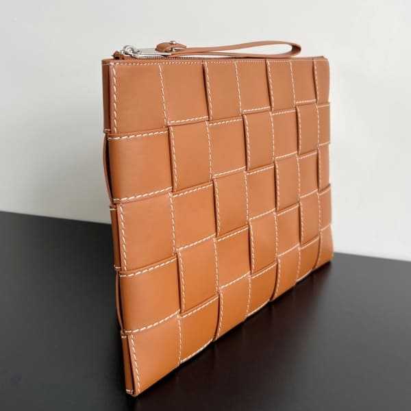 보테가 인트레치아토 카프스킨 우븐 클러치백 649616 | 35 x 25 x 1cm
