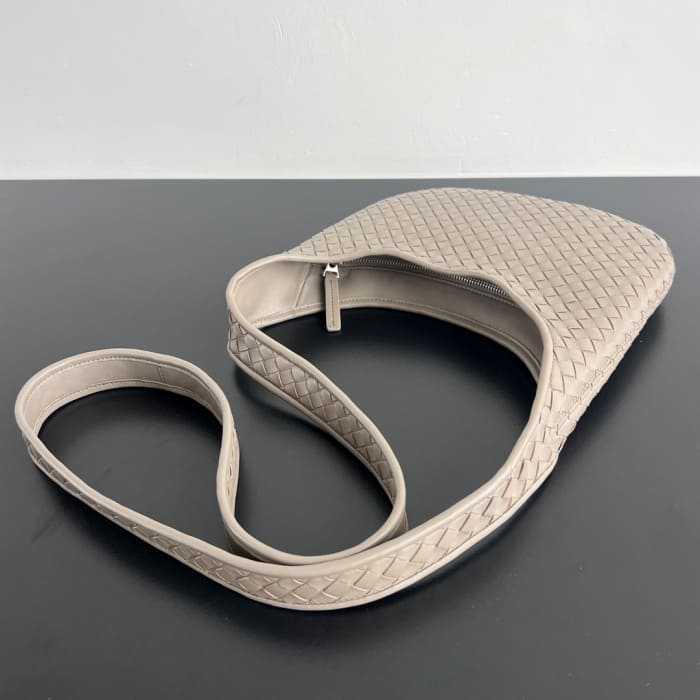보테가 인트레치아토 베네토 숄더백 스몰 836918 | 27 x 17 x 2.5cm