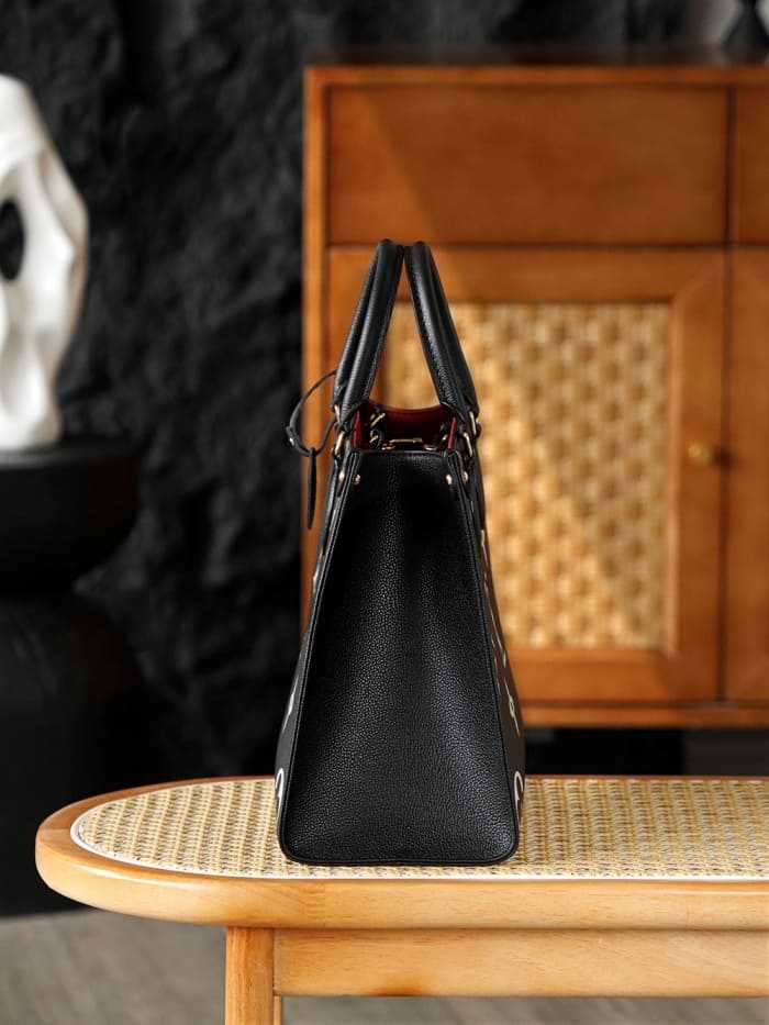 루이비통 온더고 MM 미디엄 토트백 M45495 | 35 x 27 x 14cm