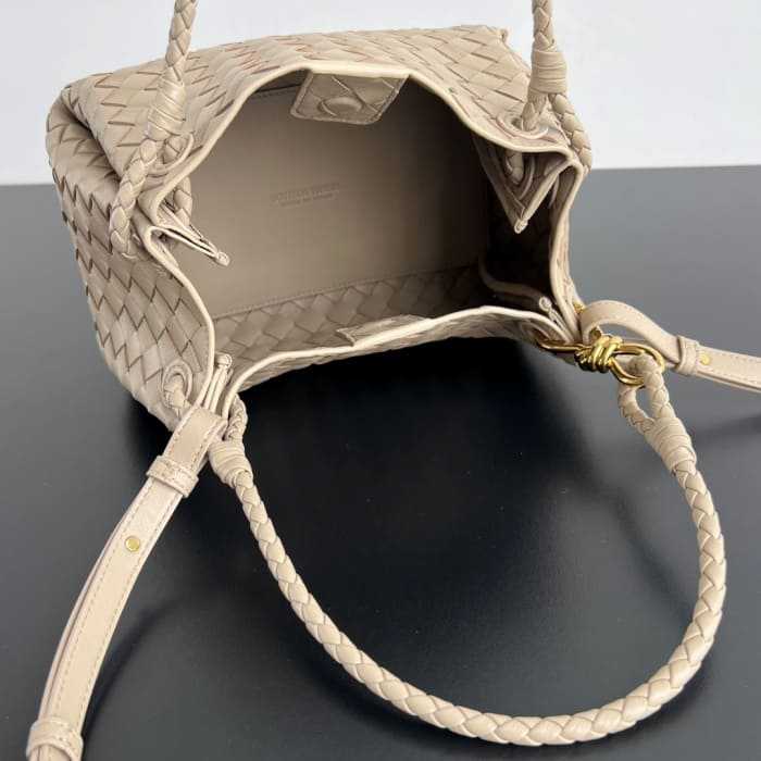 보테가 인트레치아토 우븐 파라슈트 숄더백 미듐 835921 | 29.5 x 18.5 x 17.5cm