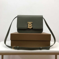 버버리 TB 크로스백 스몰 | 21 x 16 x 6cm