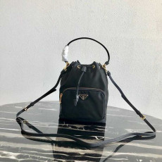 프라다 버킷백 1BH038 | 22 x 17.5 x 11cm