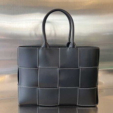 보테가 베네타 아르코 토트백 블랙 미디움 | 37 x 27 x 9cm