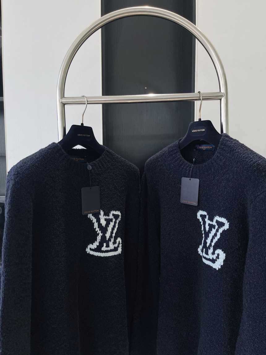 루이비통 lv 울 로고 니트 긴팔티 | 사이즈 S,M,L