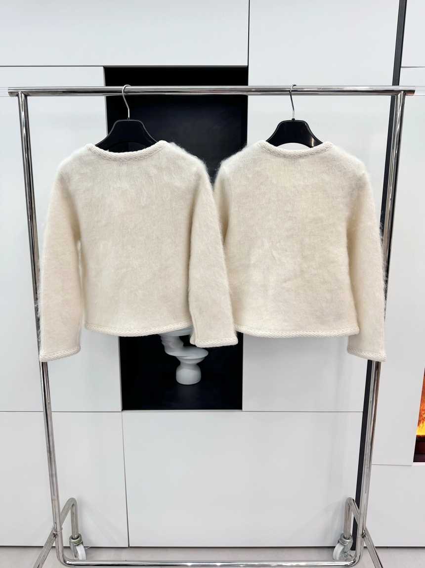 셀린느 모헤어 다이아몬드 버튼 가디올