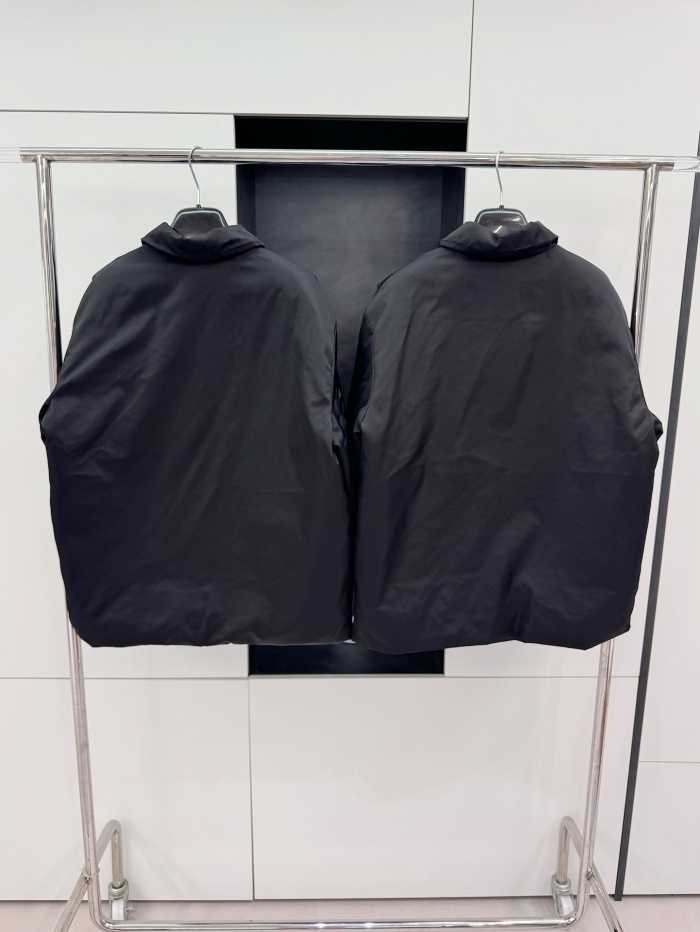 프라다 나일론 다운 자켓 점퍼 | 사이즈 S,M,L,XL