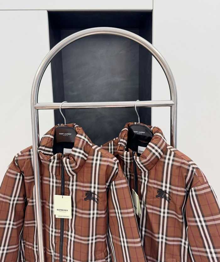 버버리 로고 브라운 체크패턴 숏 다운 자켓 봄버 패딩 | 사이즈 S,M,L,XL