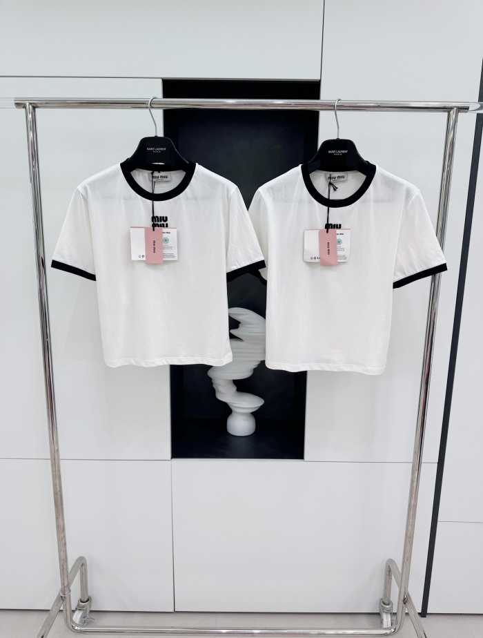 미우미우 반팔 티셔츠 | 사이즈 S,M,L