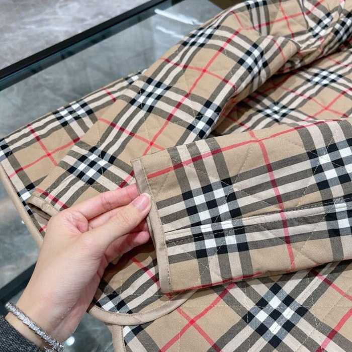 버버리 퀼팅자켓 베이지
