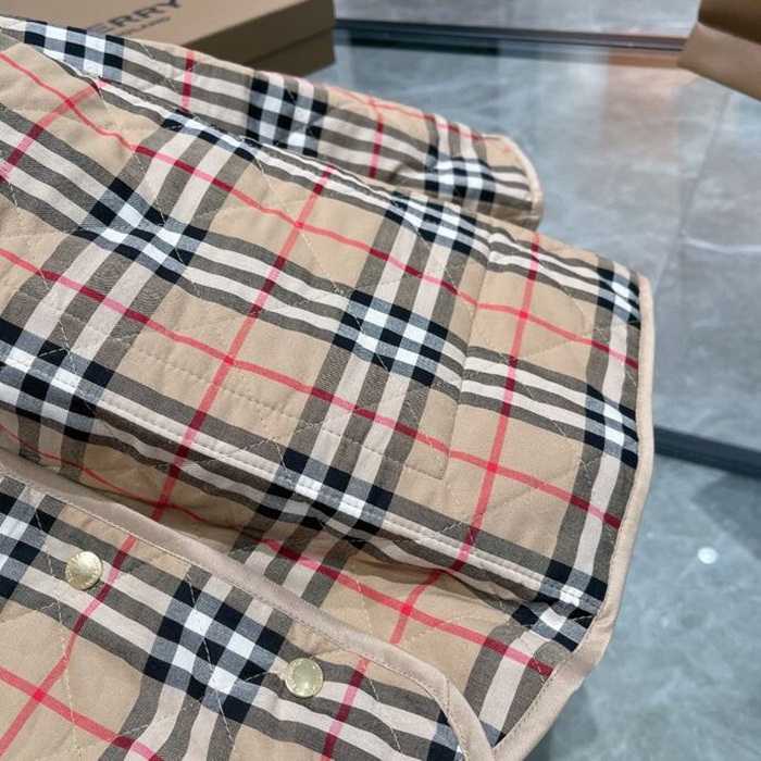 버버리 퀼팅자켓 베이지